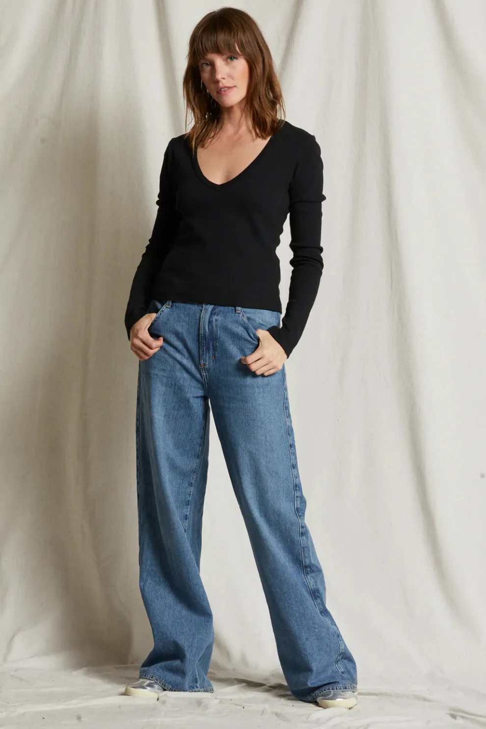 Perfectwhitetee - Kitt Blondie V Neck